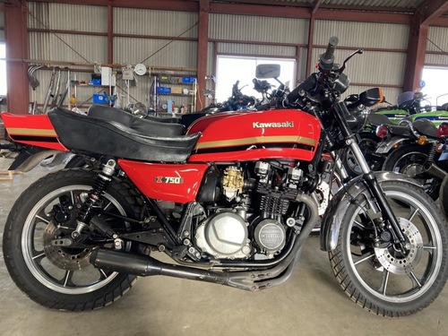 015801 Z750GP  